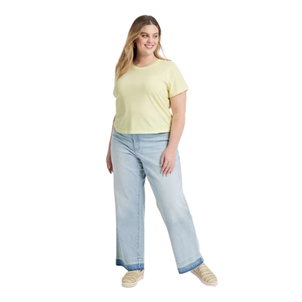 Universal Threads™ Women's Shrunken Short Sleeve T-Shirt