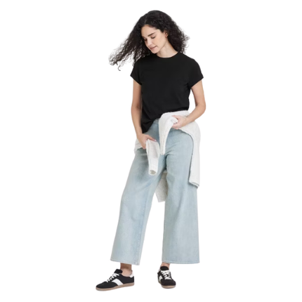 Universal Threads™ Women's Short Sleeve Crewneck